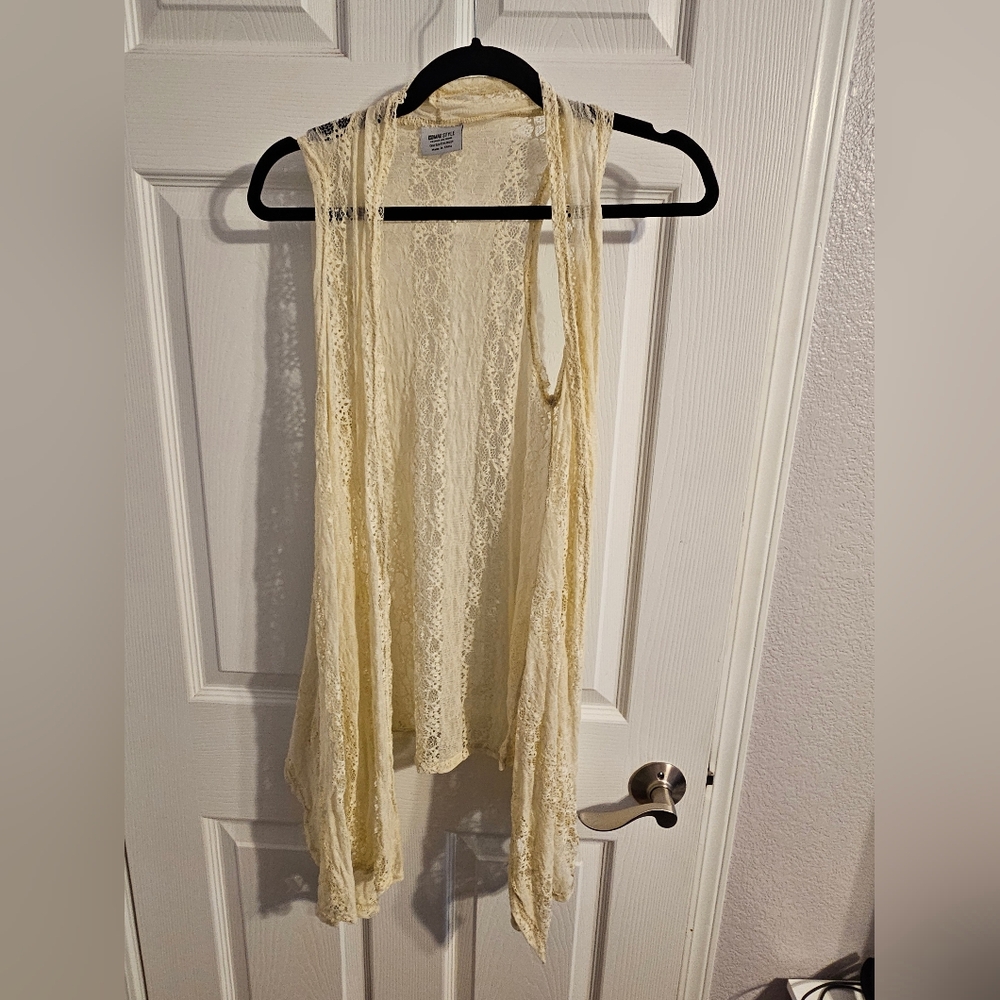 Elegant Cream Lace Women's Sleeveless Kimono